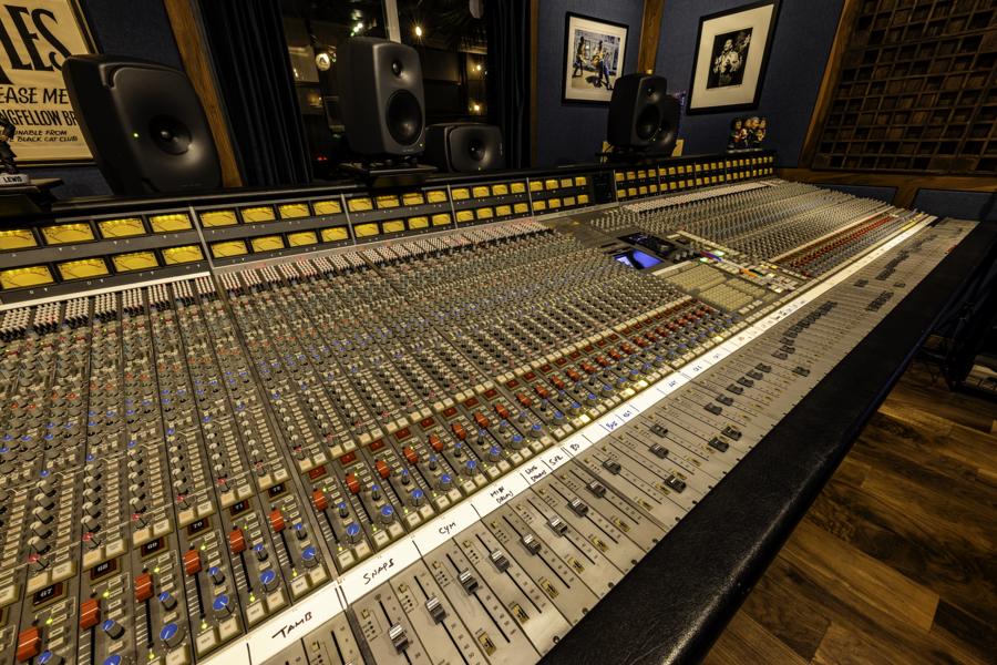 The console, full width
