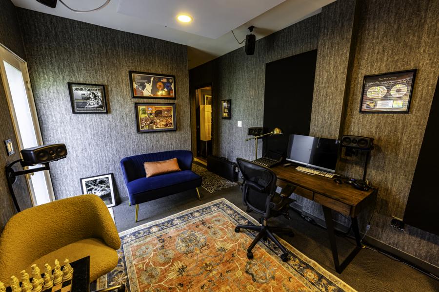 The lounge, second view